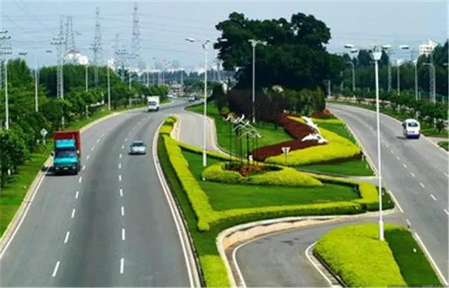 【道路建?！康缆肪G化帶設(shè)計(jì)