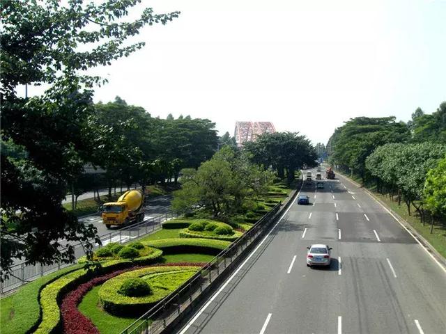 【道路建?！康缆肪G化帶設(shè)計(jì)